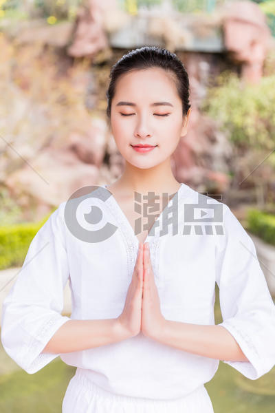 女性瑜伽冥想图片素材免费下载