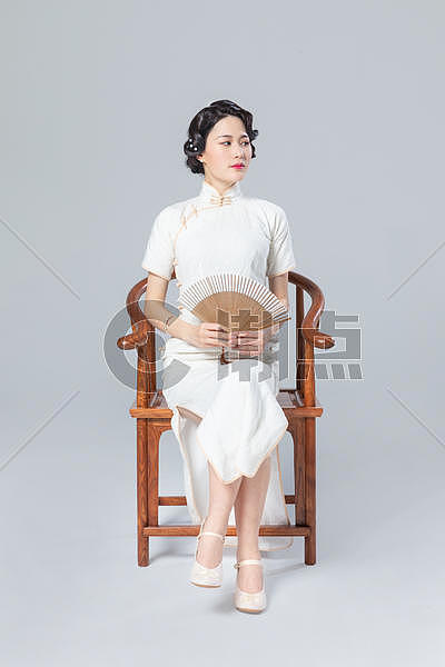 旗袍女性椅子折扇图片素材免费下载