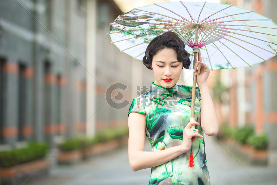 旗袍女性打伞图片素材免费下载