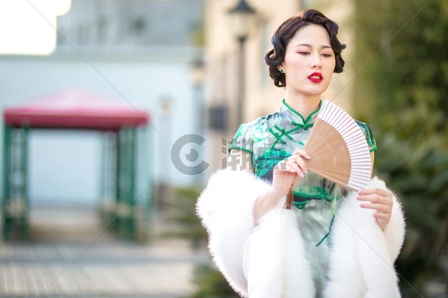 旗袍女性折扇图片素材免费下载