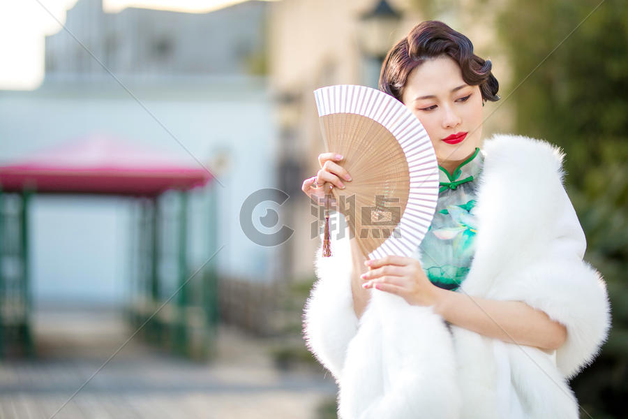 旗袍女性折扇图片素材免费下载