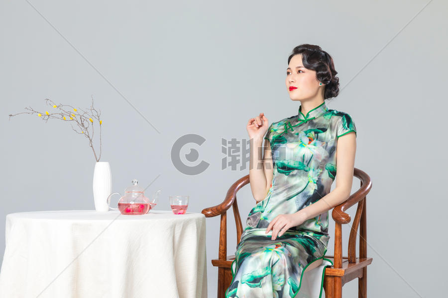 旗袍女性喝茶图片素材免费下载
