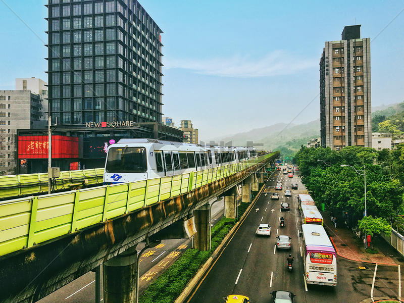 台北轨道和地面并行的公共交通图片素材免费下载
