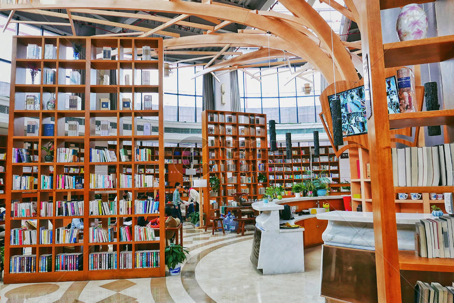 现代书店木质书架摆放设计图片素材免费下载