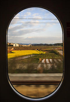 高铁车窗外的风景图片素材免费下载