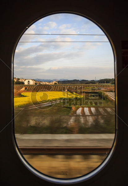 高铁车窗外的风景图片素材免费下载