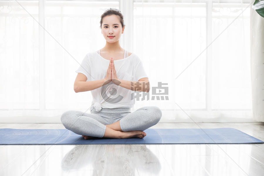 女性瑜伽瘦身图片素材免费下载