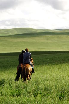 内蒙古草原上的牧民图片素材免费下载