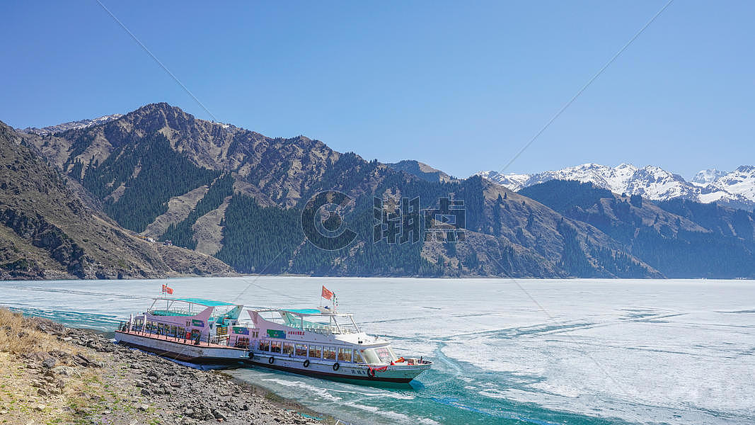 新疆天山天池游船图片素材免费下载