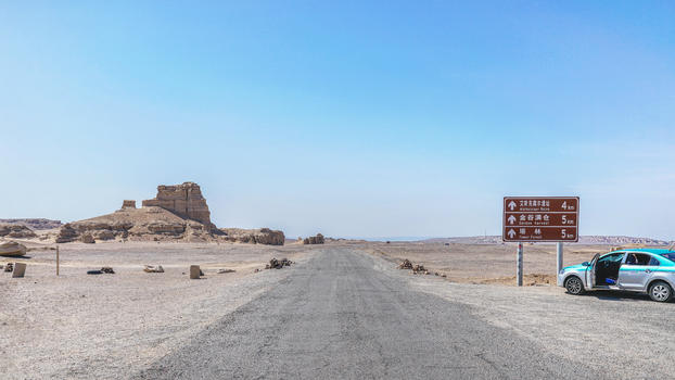 新疆沙漠公路图片素材免费下载