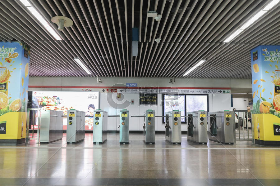 上海地铁站的入口闸机图片素材免费下载
