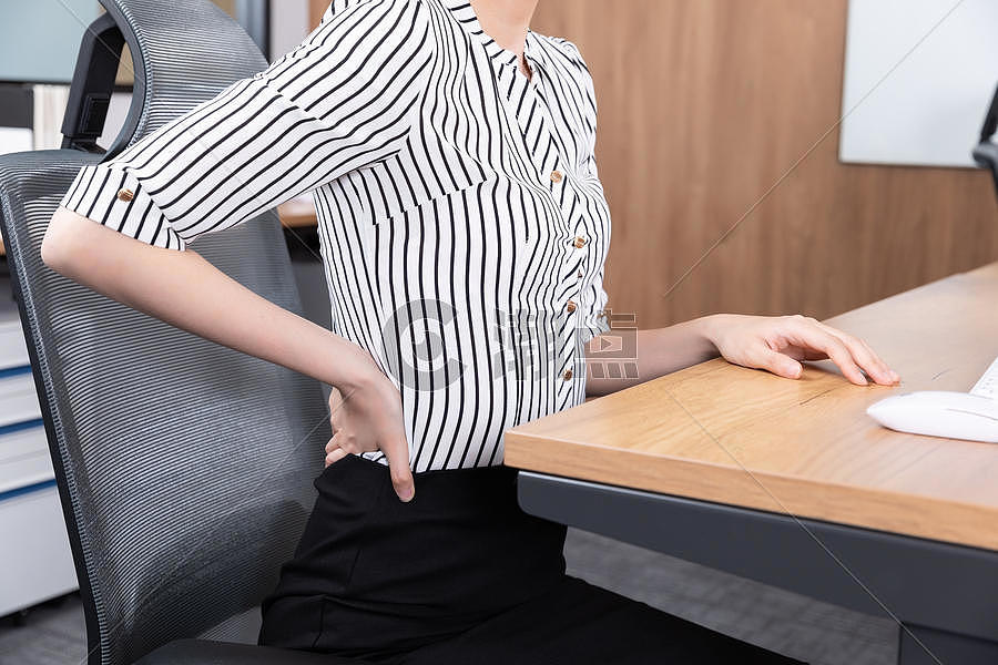 职场女性腰疼图片素材免费下载