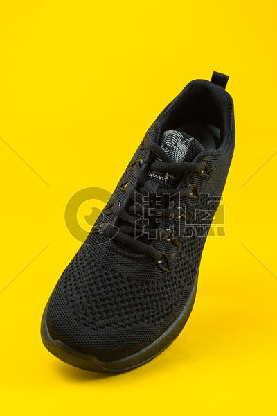 黑色运动鞋图片素材免费下载