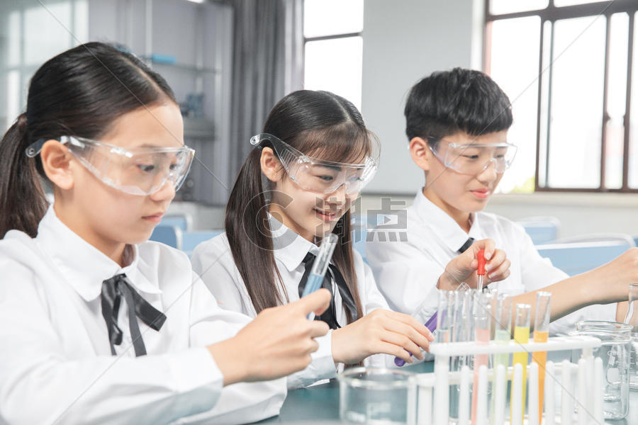 初中生化学实验摄影图6720*4480图片素材免费下载-编号980642-潮点视频