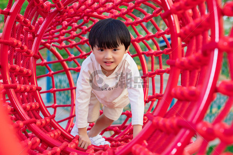 儿童游乐园游玩图片素材免费下载