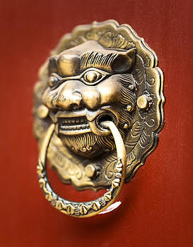 古代大门装饰狮子头图片素材免费下载