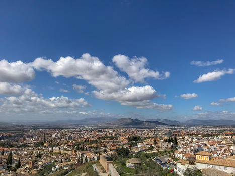 西班牙巴塞罗那格拉纳达圣山俯瞰风光图片素材免费下载
