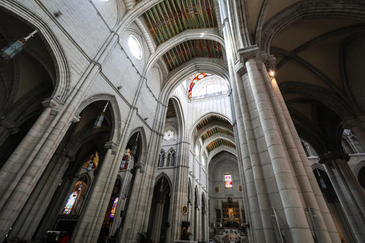 西班牙马德里阿穆德纳圣母主教堂图片素材免费下载