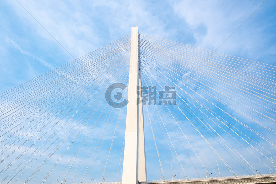 蓝天下的宜昌夷陵长江大桥拉索图片素材免费下载