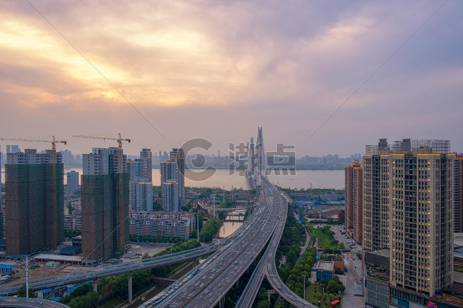 夕阳晚霞下的武汉二七长江大桥图片素材免费下载