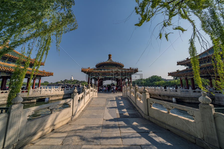 北京北海公园的五龙亭图片素材免费下载