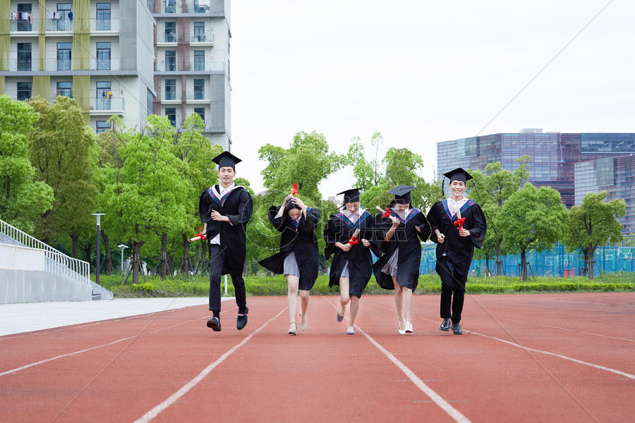 毕业大学生奔跑图片素材免费下载