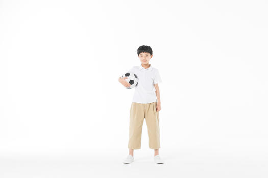 小男孩拿足球图片素材免费下载