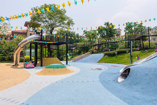 小区内儿童游乐场图片素材免费下载