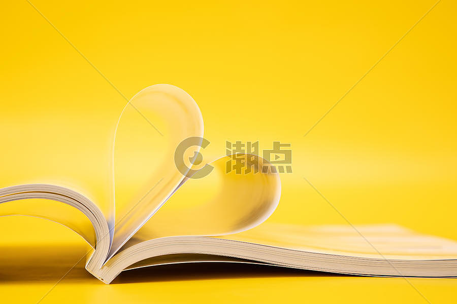 黄色创意桌面书本图片素材免费下载