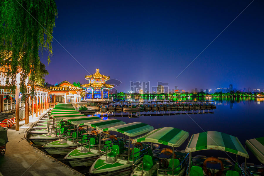 济南大明湖夜景图片素材免费下载