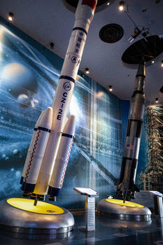 上海科技馆卫星火箭图片素材免费下载