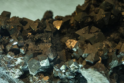 矿石晶体黄铁矿晶簇图片素材免费下载
