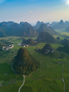 桂林田园喀斯特地貌图片素材免费下载
