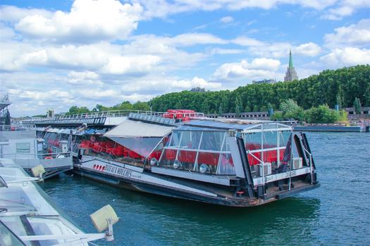法国塞纳河畔水上餐厅图片素材免费下载
