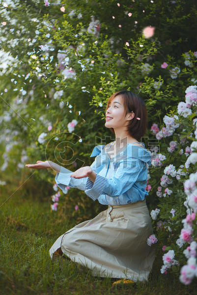 蔷薇花与美女图片素材免费下载