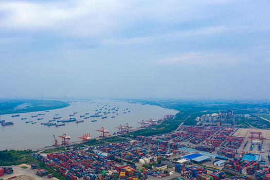 长江阳逻港港口码头集装箱图片素材免费下载