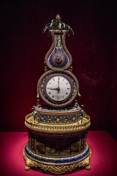 故宫博物院钟表馆珐琅瓷器钟图片素材免费下载