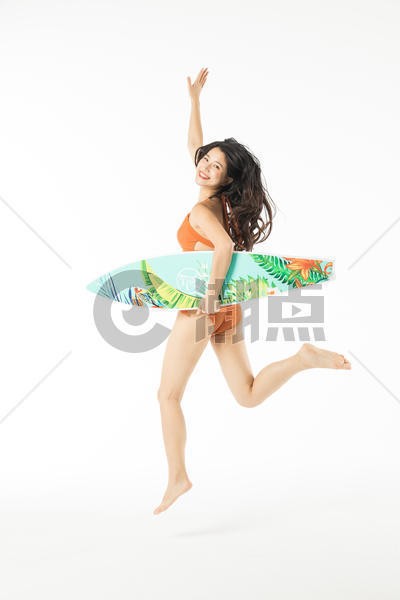 冲浪美女跳跃图片素材免费下载