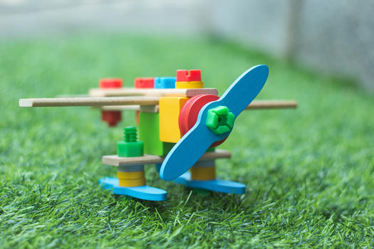 儿童节可爱的小飞机玩具图片素材免费下载