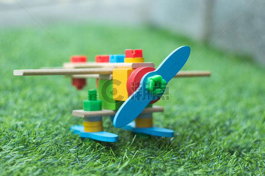 儿童节可爱的小飞机玩具图片素材免费下载