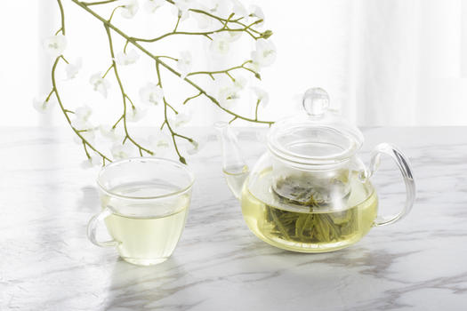 绿茶与玻璃茶壶图片素材免费下载