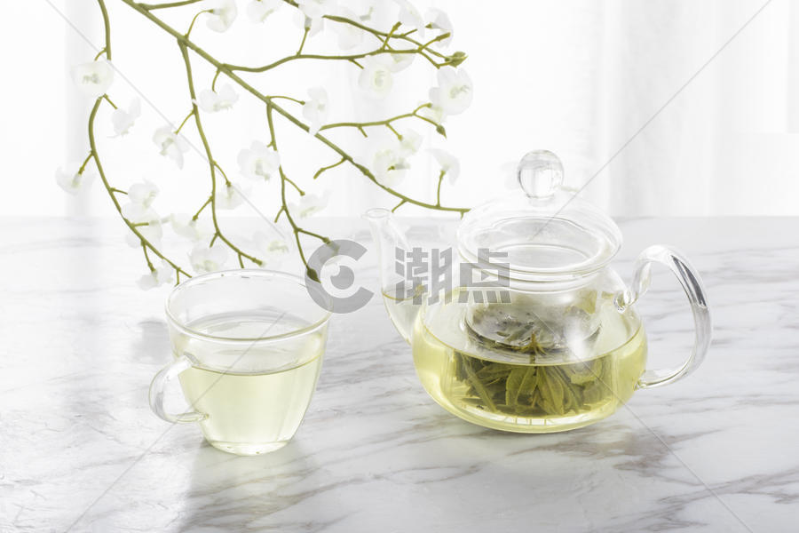 绿茶与玻璃茶壶图片素材免费下载