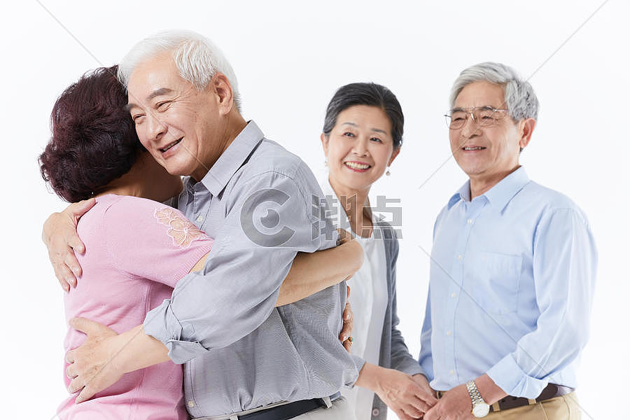 老年夫妇拥抱图片素材免费下载
