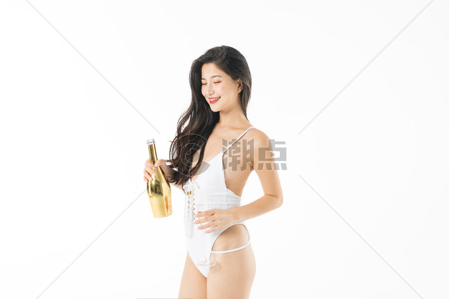 泳装美女喝香槟图片素材免费下载
