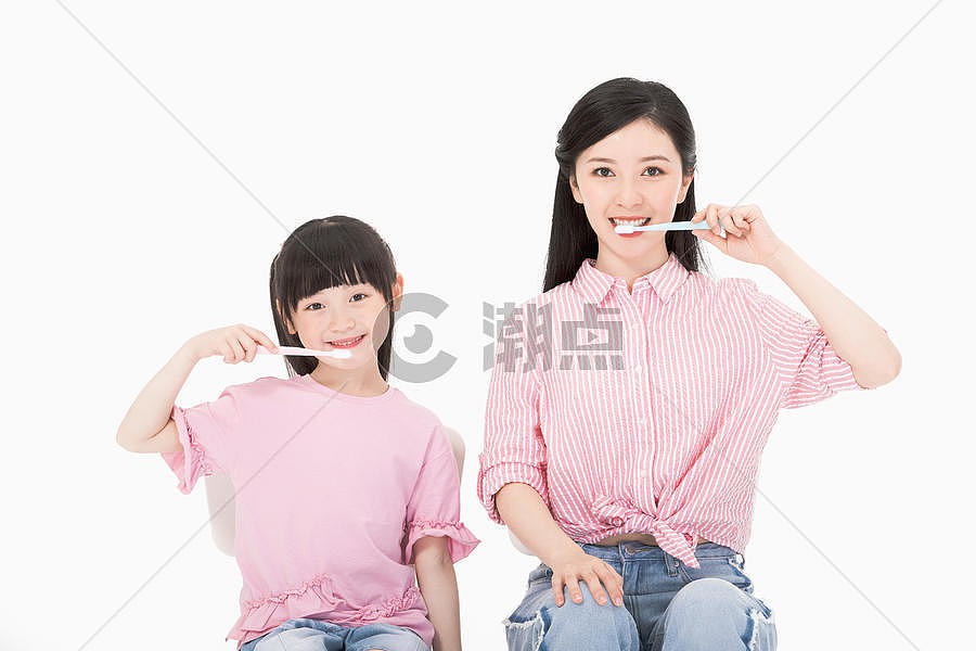 母女刷牙图片素材免费下载