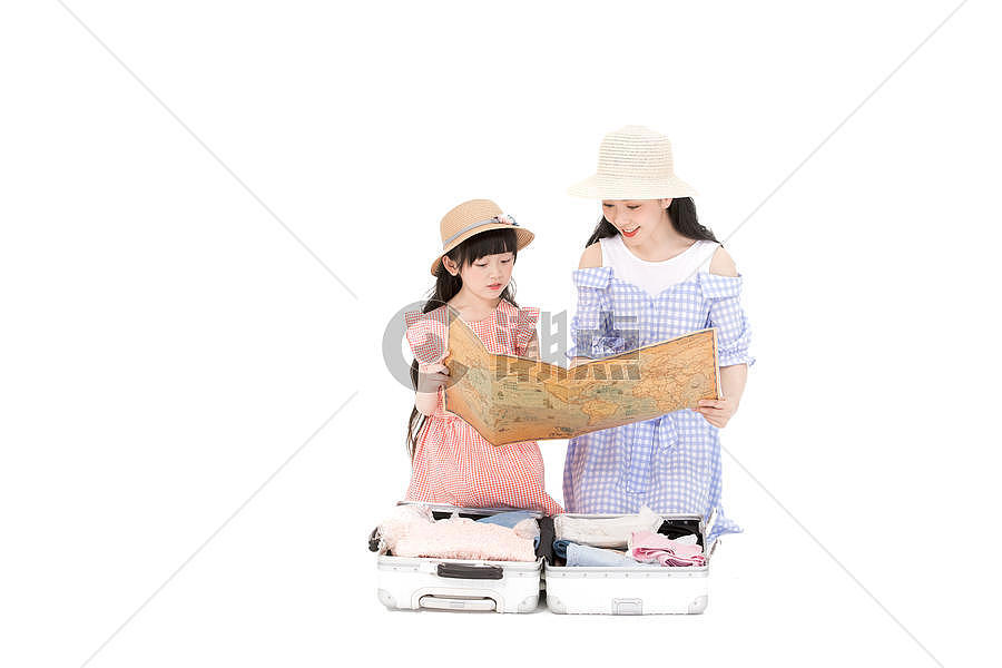 母女整理行李箱图片素材免费下载
