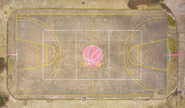 俯瞰乡村中学简易篮球场图片素材免费下载