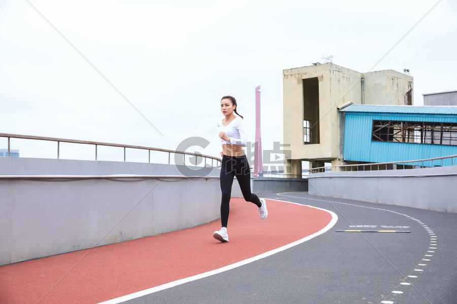 运动女性跑步图片素材免费下载
