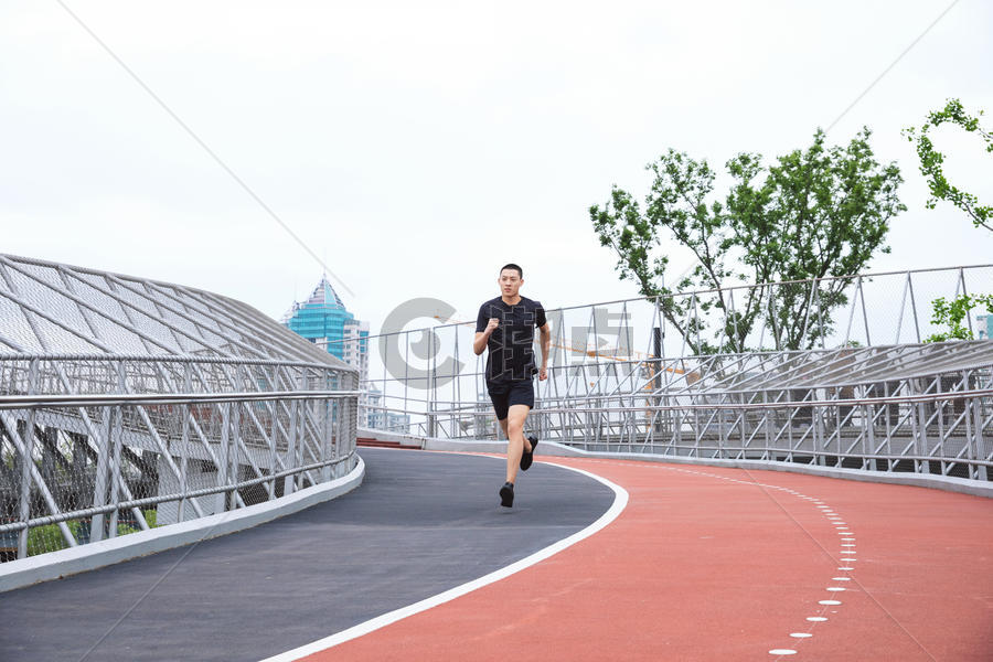 运动男性跑步图片素材免费下载