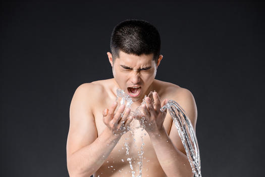 男性洗脸洁面图片素材免费下载